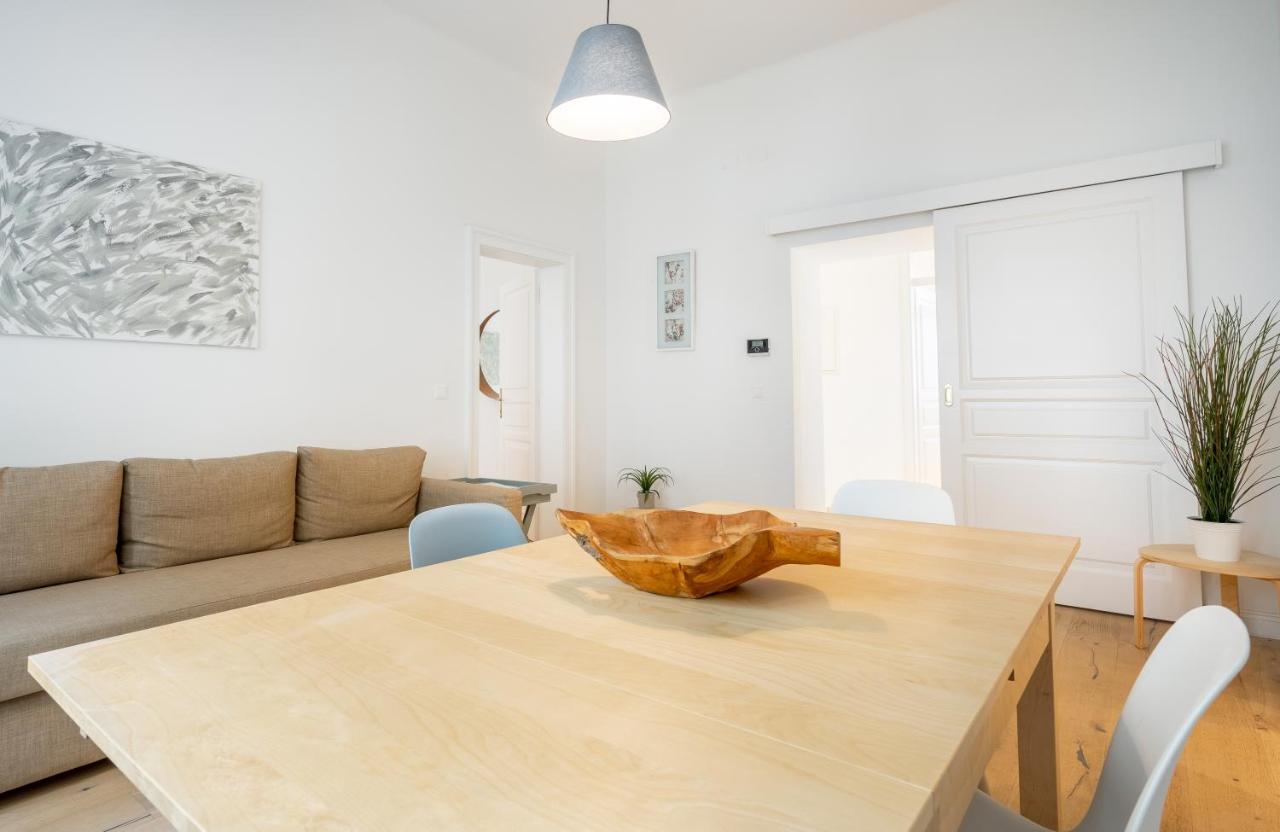Cottageviertel - Stilvolles Apartment In Parknahe Bécs Kültér fotó